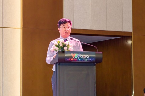 Ông Phạm Hoài Chung (Phó Viện trưởng - Viện Chiến lược và Phát triển GTVT) trình bày tham luận tại hội thảo