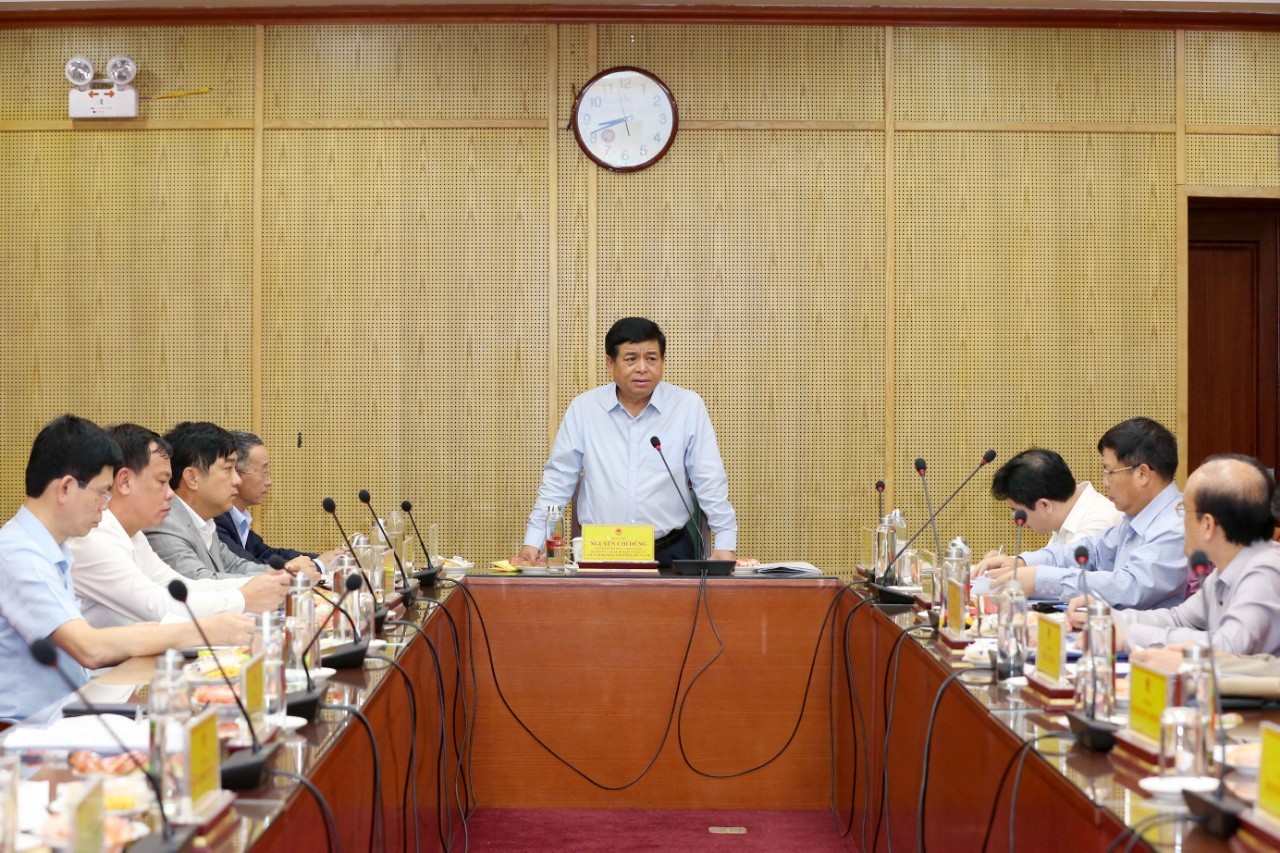 Ông Nguyễn Chí Dũng, Bộ trưởng Bộ Kế hoạch và Đầu tư chủ trì cuộc họp Hội đồng thẩm định báo cáo nghiên cứu tiền khả thi dự án Tân Phú - Bảo Lộc