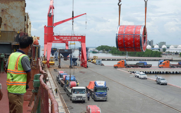 Cảng quốc tế Long An sẽ xây dựng thêm cầu cảng đón tàu tải trọng 100.000 tấn, được xem là đầu tàu để Long An phát triển logistics - Ảnh: S.LÂM