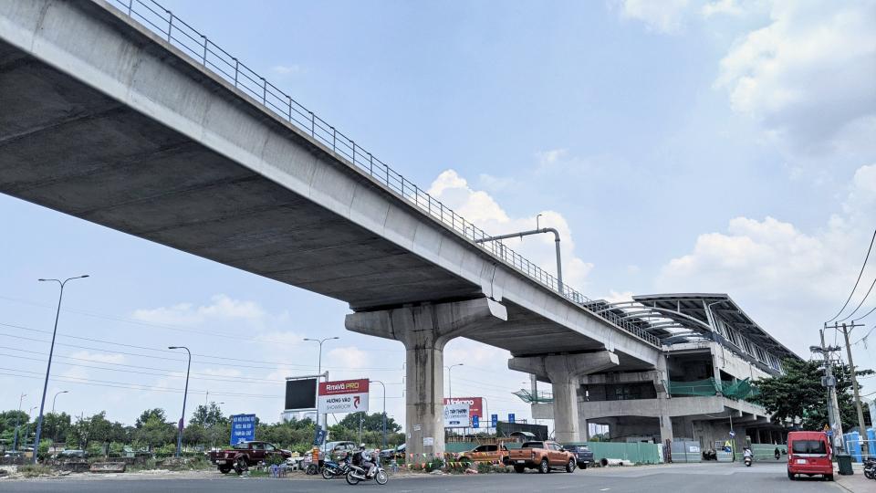 Tuyến metro Bến Thành - Suối Tiên chạy dọc Xa lộ Hà Nội.