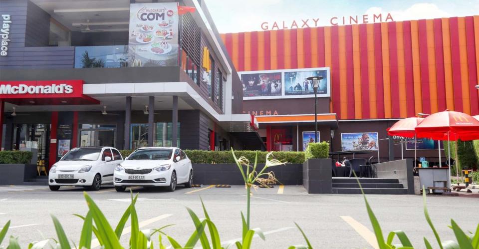 Tiện ích ngoại khu dự án căn hộ chung cư Saigon Asiana Quận 6 đường Nguyễn Văn Luông - Rạp chiếu phim Galaxy cách 1km dự án Saigon Asiana.