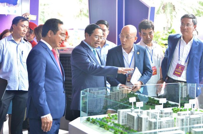 Thủ tướng Chính phủ - Phạm Minh Chính tham quan mô hình một số dự án đang được triển khai trên địa bàn tỉnh