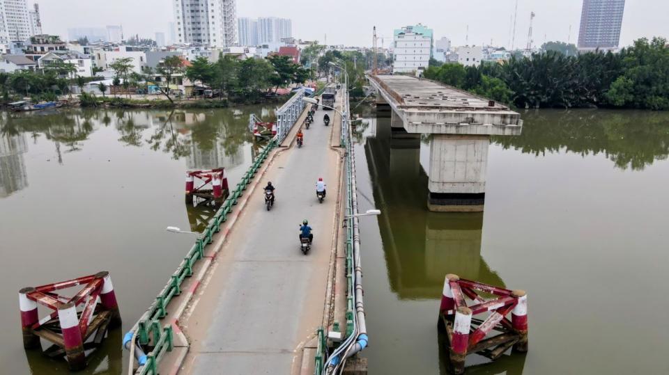 Sau khi hoàn thành, cầu Phước Long sẽ giải quyết tình trạng ùn tắc giao thông tại khu vực, kết nối giao thông thông suốt trên trục đường Phạm Hữu Lầu kết nối Quận 7 và huyện Nhà Bè.